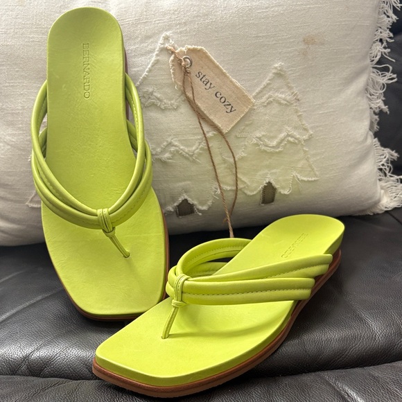 Bernardo Shoes - Bernardo Women’s Citron Leather Sandals SZ 10M